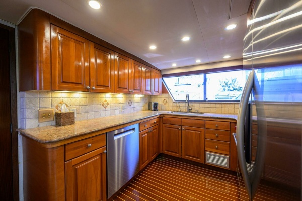 FOREVER YOUNG 78ft Hatteras Yacht For Sale