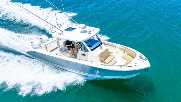2019 Pursuit 32