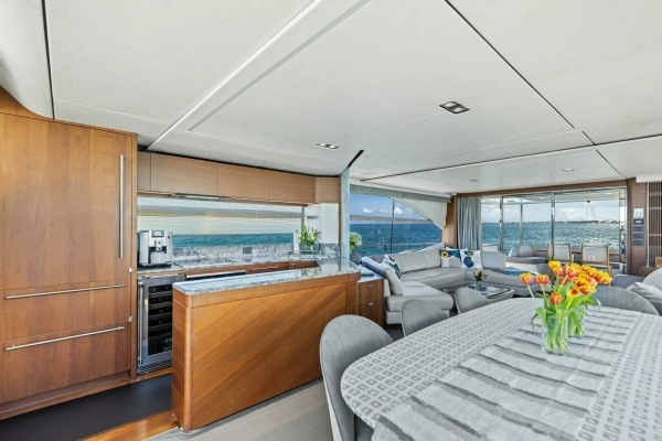 2018 Princess 75
