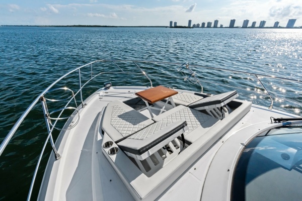 Cruisers 42 SARGAM - Bow
