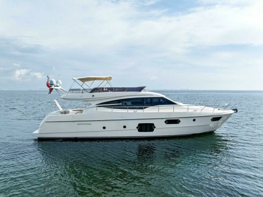 2013 Ferretti Yachts 62