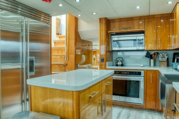 MAJESTIK 80ft Hatteras Yacht For Sale
