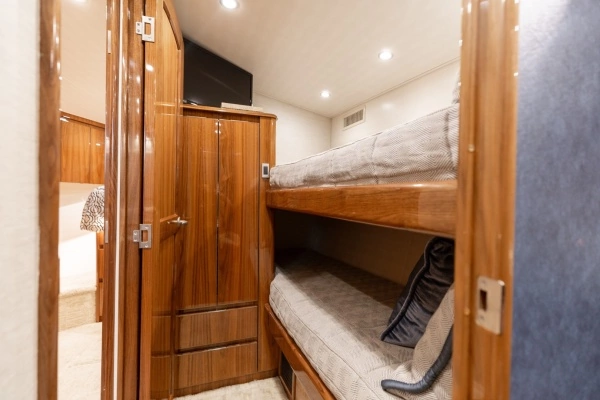 2018 Viking 52