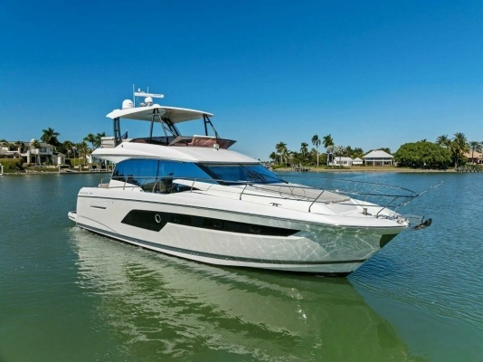 2022 Prestige 52