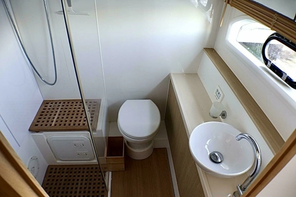 2018 Aquila 44