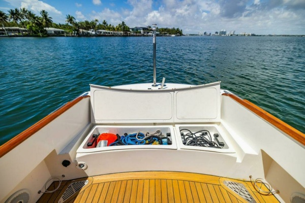 Tira Bella 30ft Hinckley Yacht For Sale