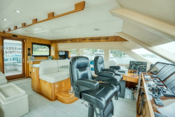 MAJESTIK 80ft Hatteras Yacht For Sale