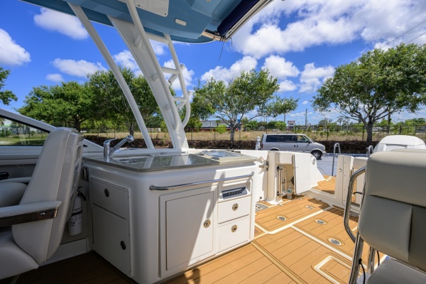 Boston Whaler 32 - Veronica