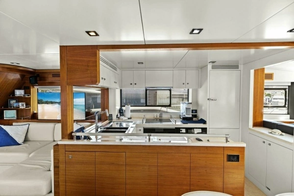 2021 Sirena 64