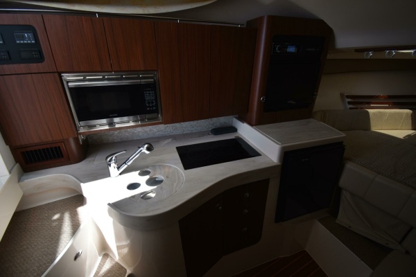 2016 Grady-White 330 Express 