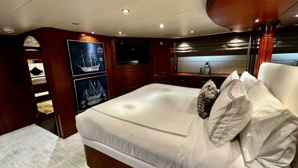 Magnum Ride 100ft Hatteras Yacht For Sale
