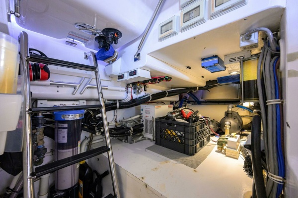 Reelin N Dealin 63ft Hatteras Yacht For Sale