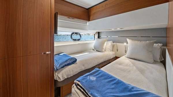 2019 Princess 65