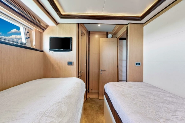 2010 Ocean Alexander 83
