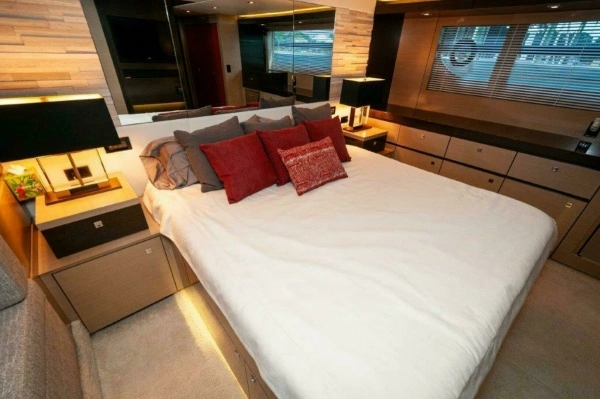 2019 Cruisers Yachts 60