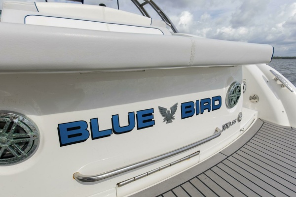 2017 37 Formula 370 SS Bluebird Stern