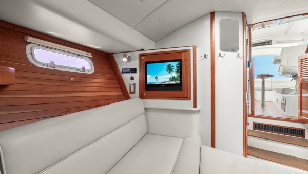 Camelot 32ft MJM Yacht For Sale