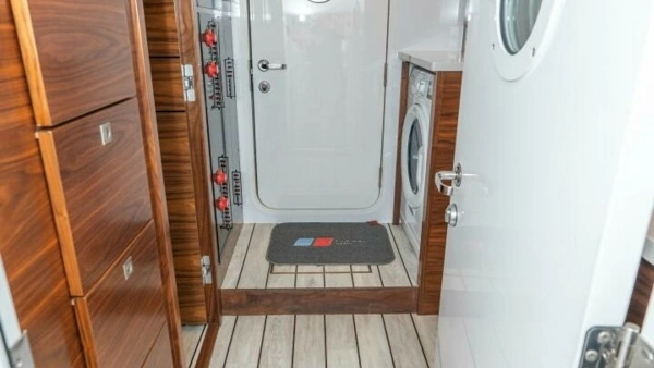 Viking 90C Yacht For Sale