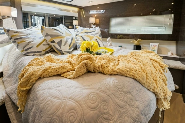 2020 Cruisers Yachts 46