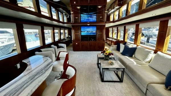 2003 Hatteras 100