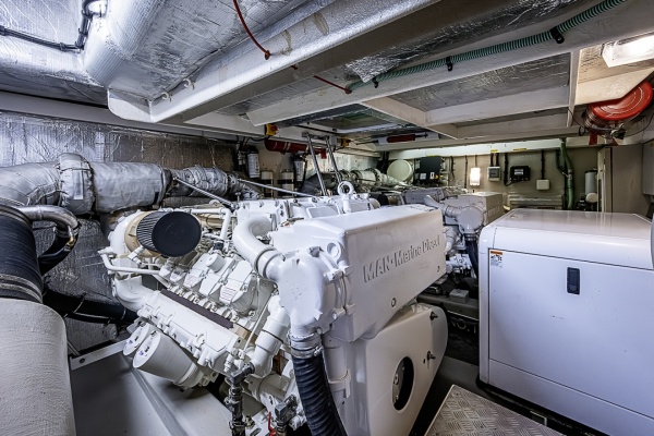 Sunseeker 62 EAGLE II - Engine Room