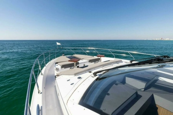2023 Cruisers Yachts 60