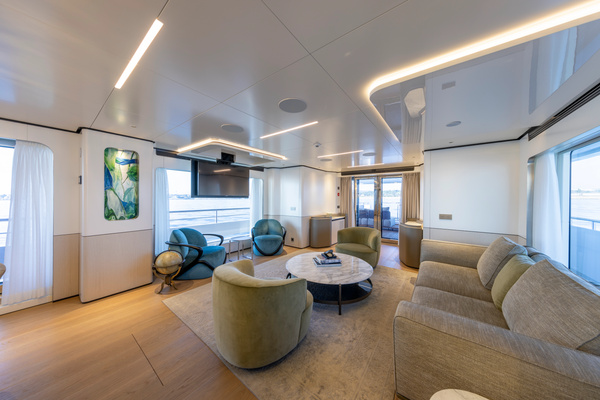 2025Custom 116 ft Art Shipyard   BEE EXPLORER