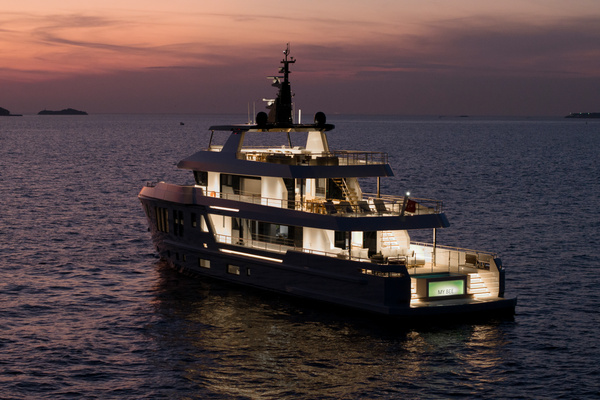 2025Custom 116 ft Art Shipyard   BEE EXPLORER