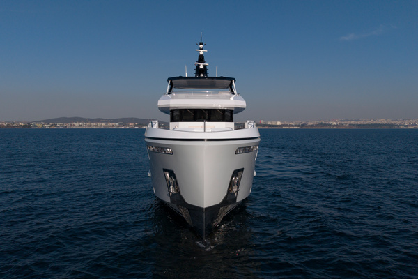 2025Custom 116 ft Art Shipyard   BEE EXPLORER