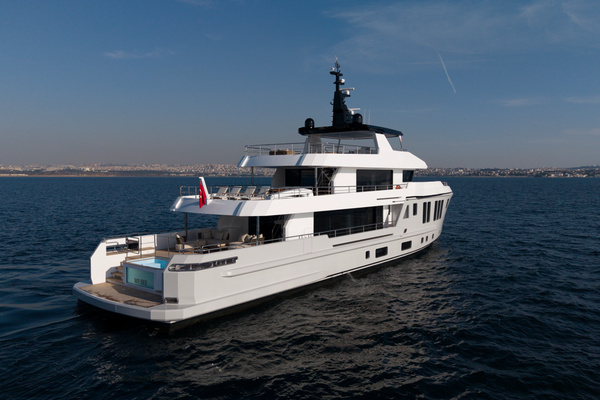 Photo of the 2025 Custom Art Shipyard "BEE EXPLORER"