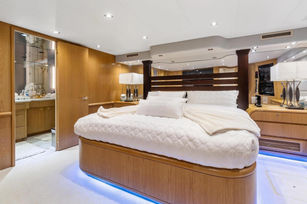 BELLISSIMA 82ft Hatteras Yacht For Sale