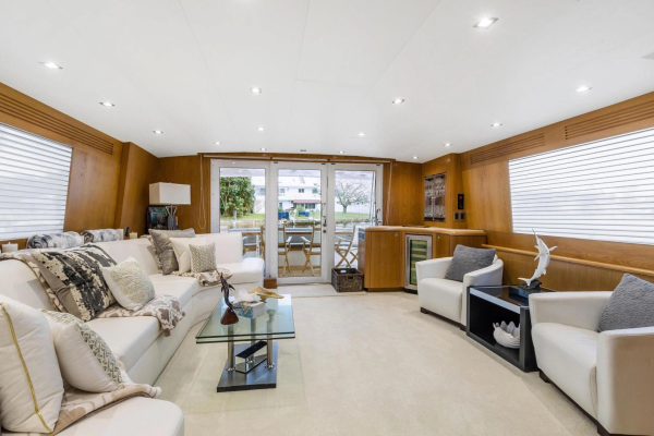 BELLISSIMA 82ft Hatteras Yacht For Sale