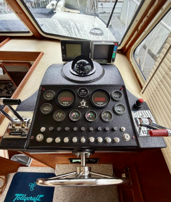 Big Sky 37ft Tollycraft Yacht For Sale