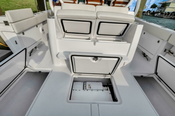 2023 Jupiter 43 Center Console 