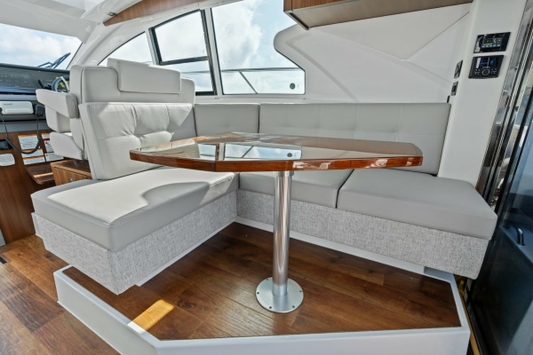 2023 Cruisers Yachts 42 Cantius