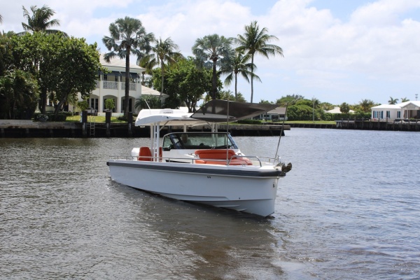 Axopar 37 - Exterior Profile
