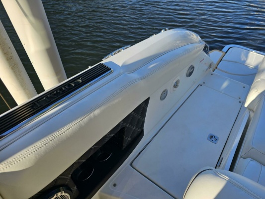 Unplugged 28ft Cobalt Yacht For Sale