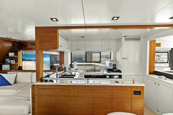 2021 Sirena 64