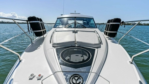 2019 Cruisers Yachts 45