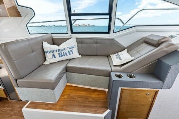 2019 Cruisers Yachts 42