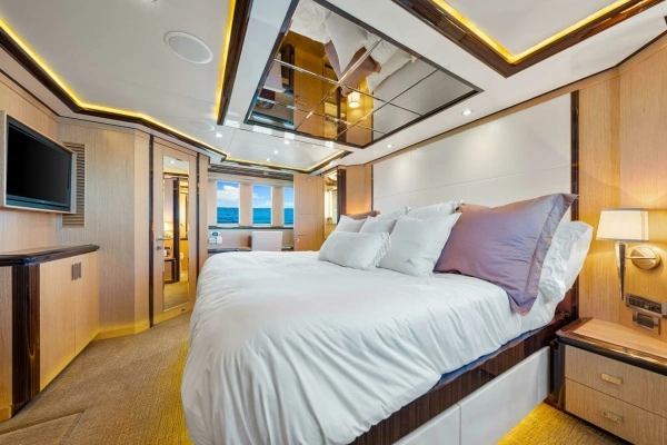2010 Ocean Alexander 83