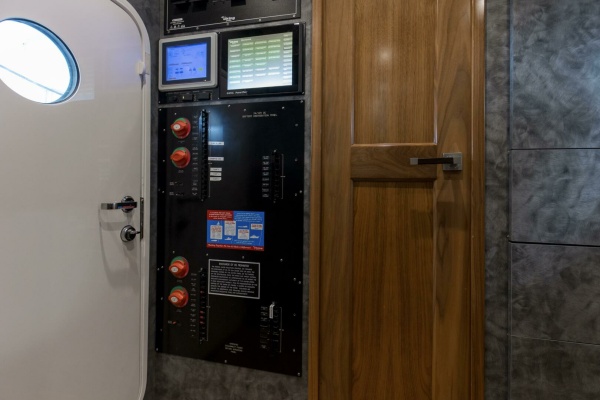 2016 92 Viking Enclosed Bridge Touche Crew Quarters (1)