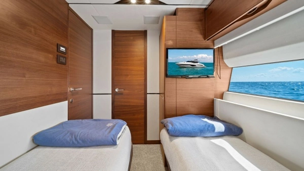 2019 Princess 65
