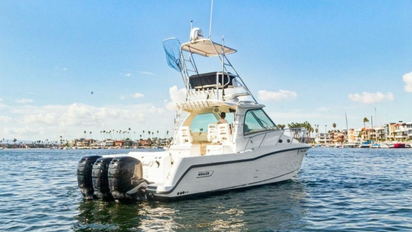 HAMMERHEAD II 34ft Boston Whaler Yacht For Sale
