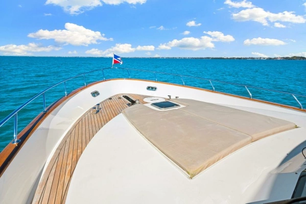 2010 Ocean Alexander 83