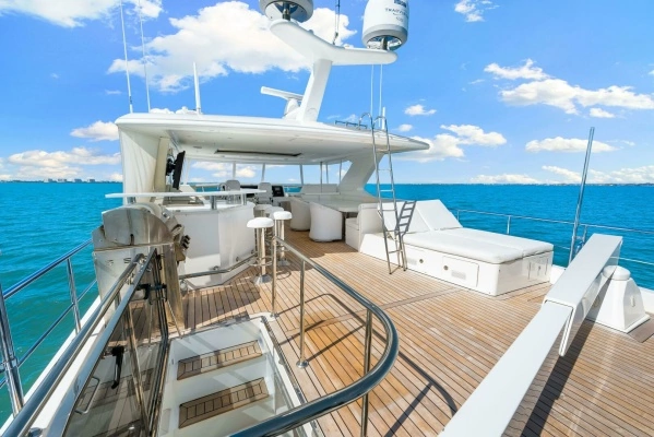 2010 Ocean Alexander 83