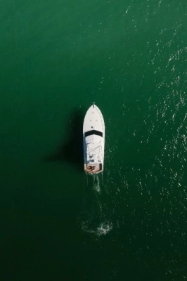 2005 Hatteras 68
