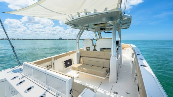 2019 Pursuit 32