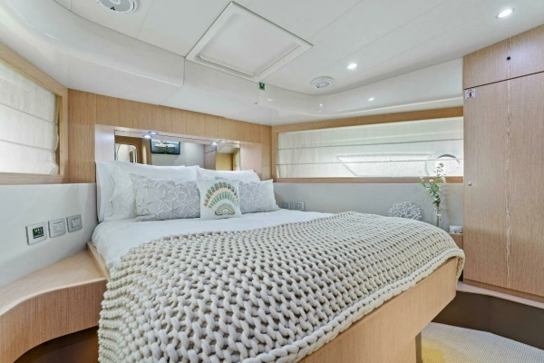 2013 Ferretti Yachts 62