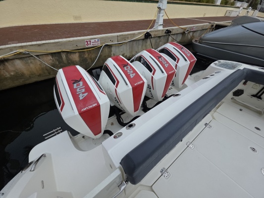 BFT 42ft Boston Whaler Yacht For Sale